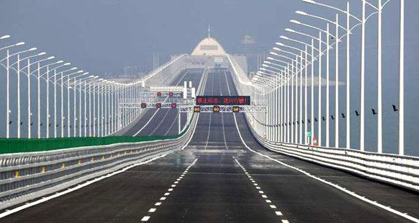 港珠澳大桥建设 砂石料花费达16亿元